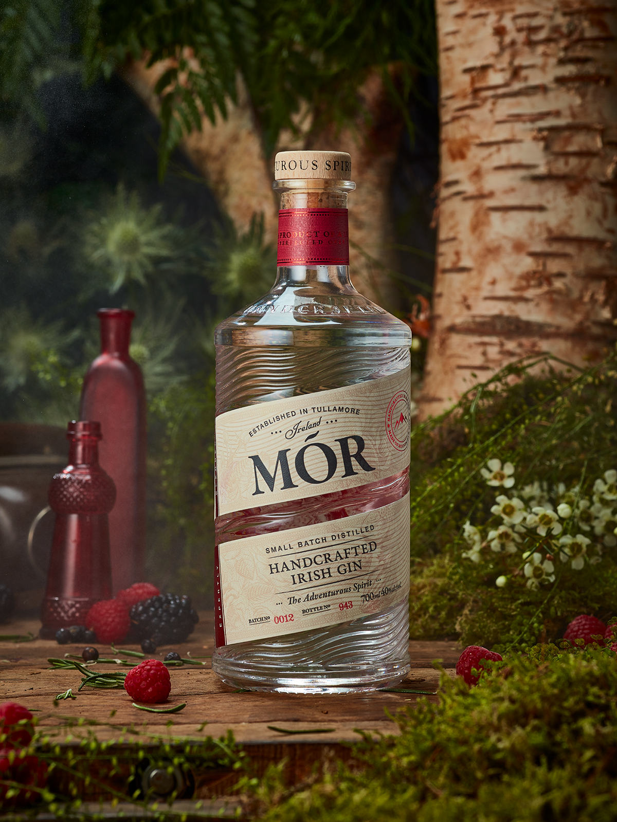 Mor松子酒品牌包裝設(shè)計欣賞，松子酒品牌，酒品牌包裝設(shè)計，酒品牌vi設(shè)計，酒品牌視覺識別設(shè)計，深圳vi設(shè)計，深圳包裝設(shè)計，深圳品牌視覺識別設(shè)計，左右格局