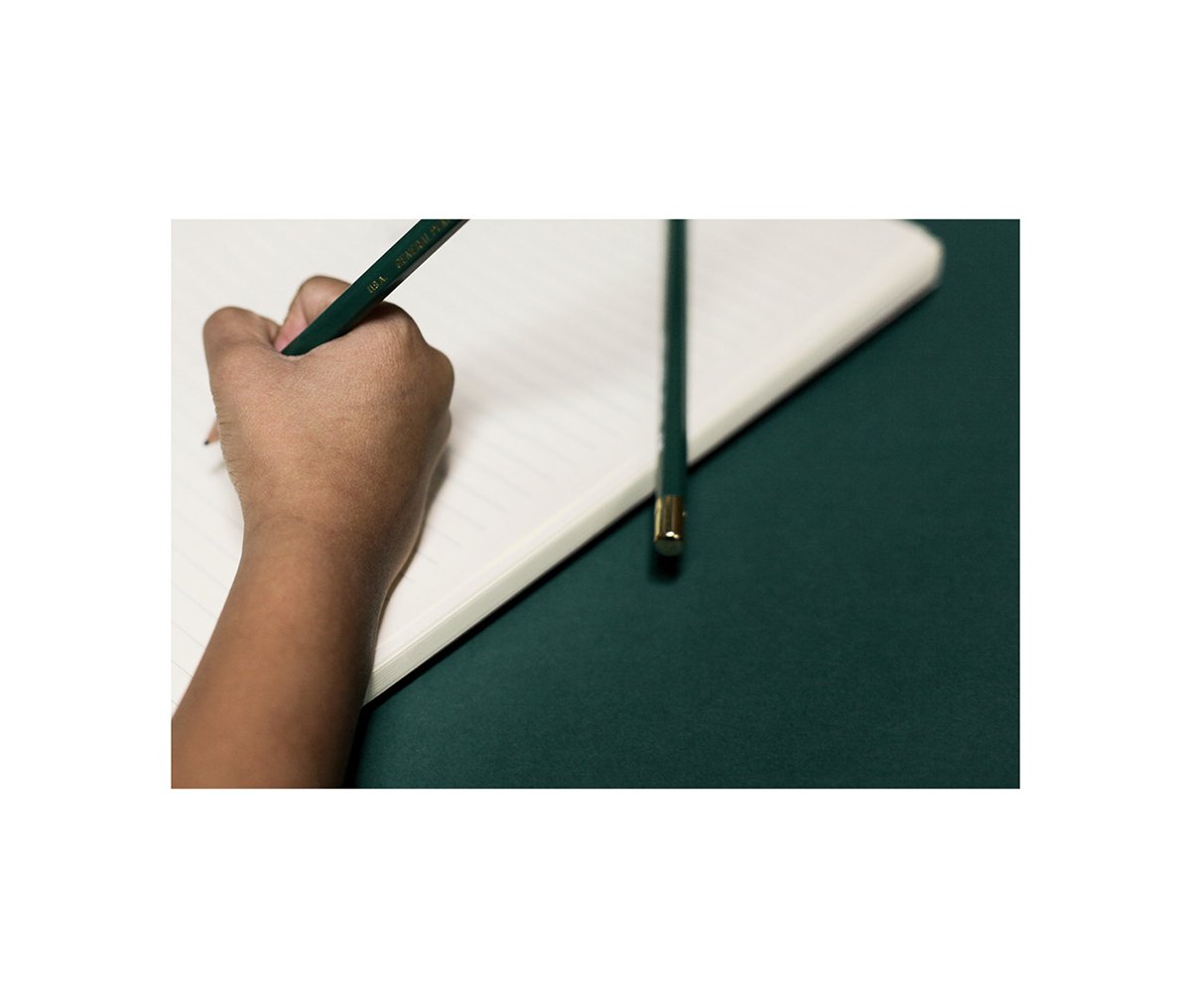 藝術(shù)教育機(jī)構(gòu)品牌VI設(shè)計(jì)和品牌包裝設(shè)計(jì)，教育機(jī)構(gòu)VI設(shè)計(jì)，教育機(jī)構(gòu)品牌視覺識別設(shè)計(jì)，品牌包裝設(shè)計(jì)，深圳VI設(shè)計(jì)，深圳品牌視覺識別設(shè)計(jì)，左右格局