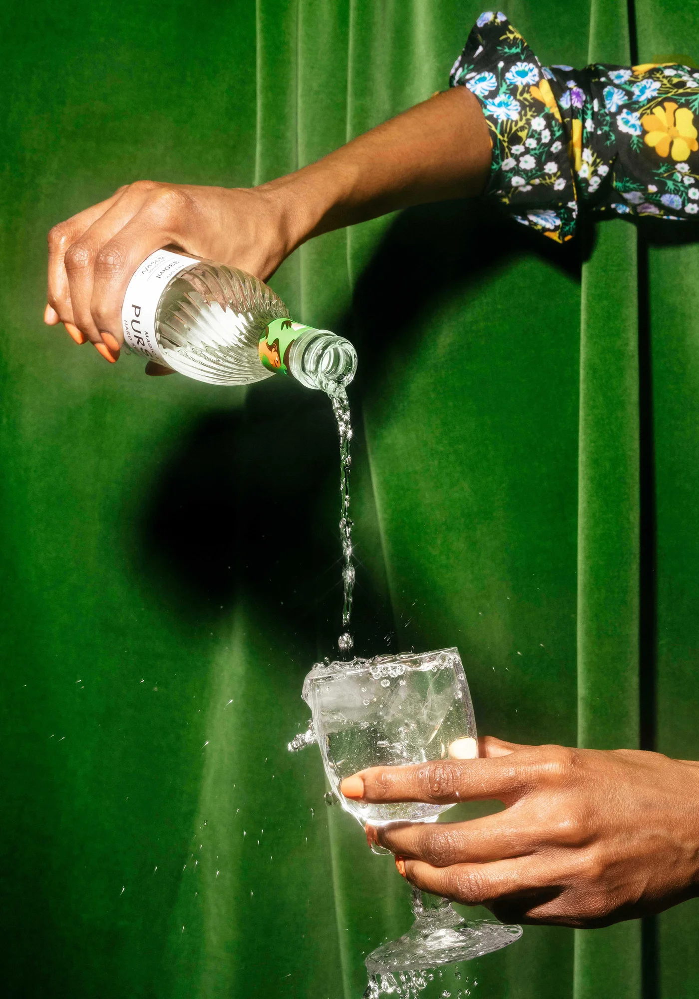 創(chuàng)新的包裝設(shè)計(jì)為硬蘇打水提升品牌價(jià)值 蘇打水包裝設(shè)計(jì)