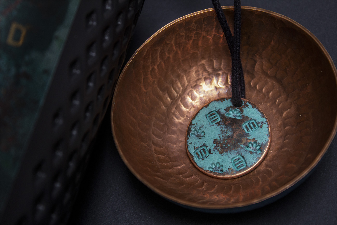 品牌包裝設(shè)計(jì)公司設(shè)計(jì)了意想不到的龍舌蘭酒包裝！靈感來自工作銅