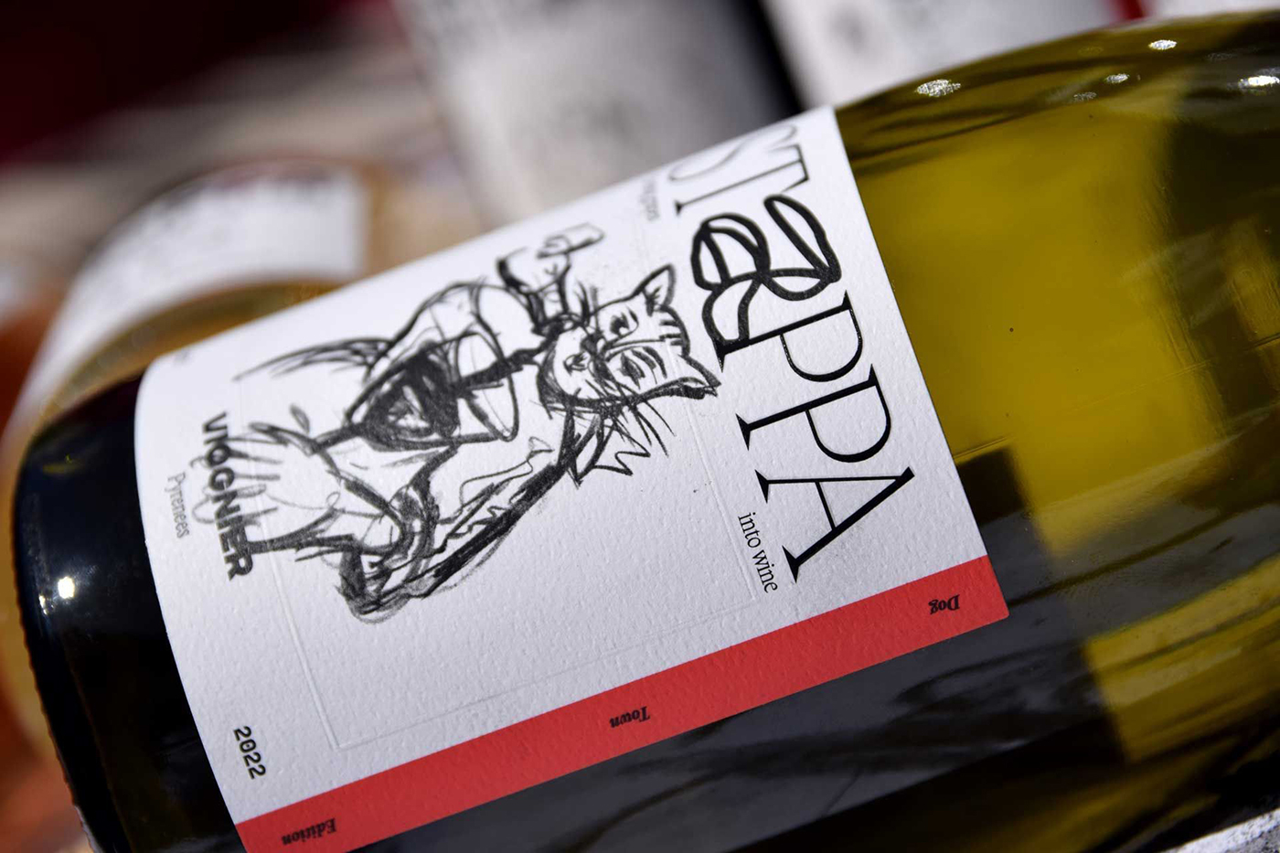 斯塔帕*充滿活力的木炭插圖為該品牌的設計增添了喜怒無常的氣息 斯塔帕*充滿活力的木炭插圖為該品牌的設計增添了喜怒無常的氣息