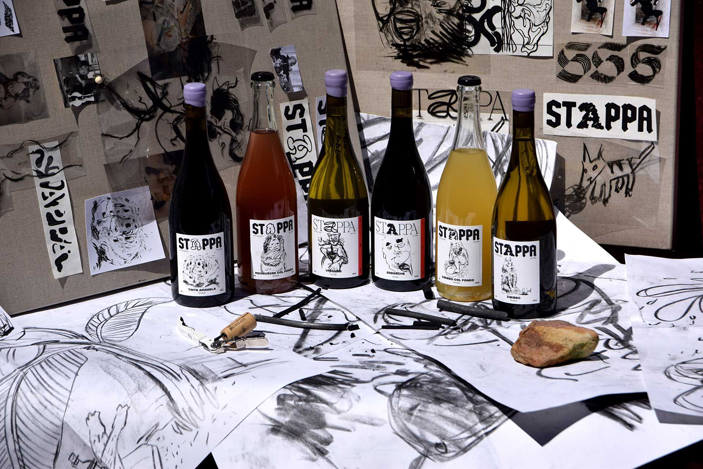 斯塔帕*充滿活力的木炭插圖為該品牌的設計增添了喜怒無常的氣息 斯塔帕*充滿活力的木炭插圖為該品牌的設計增添了喜怒無常的氣息