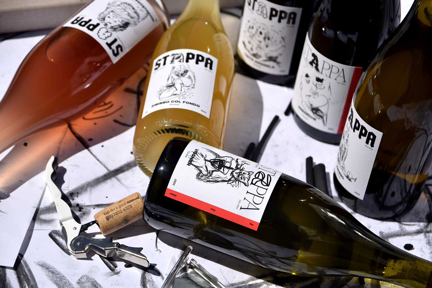 斯塔帕*充滿活力的木炭插圖為該品牌的設計增添了喜怒無常的氣息 斯塔帕*充滿活力的木炭插圖為該品牌的設計增添了喜怒無常的氣息