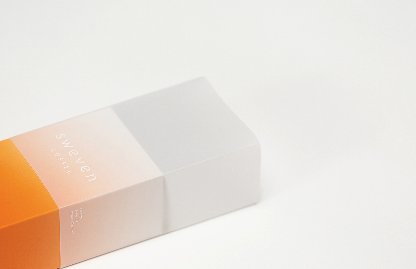 品牌包裝設(shè)計(jì):在早晨的咖啡杯底尋找寧靜的時(shí)尚包裝設(shè)計(jì) 品牌包裝設(shè)計(jì):在早晨的咖啡杯底尋找寧靜的時(shí)尚包裝設(shè)計(jì)